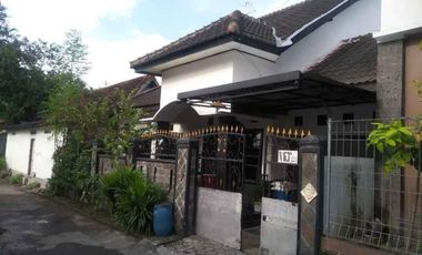 DIJUAL RUMAH 2 LANTAI DI LOKASI STRATEGIS, LINGKUNGAN SEJUK DAN NYAMAN