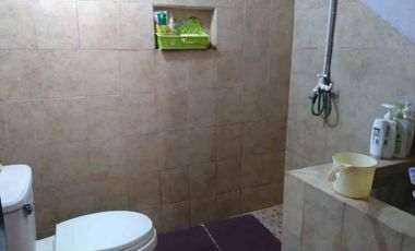 DIJUAL RUMAH 2 LANTAI DI LOKASI STRATEGIS, LINGKUNGAN SEJUK DAN NYAMAN