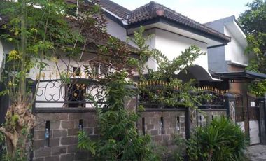 DIJUAL RUMAH 2 LANTAI DI LOKASI STRATEGIS, LINGKUNGAN SEJUK DAN NYAMAN