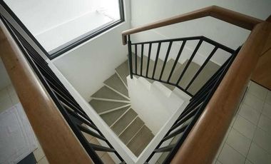 DIJUAL RUMAH MEWAH FULL FURNISH SIAP HUNI GEGERKALONG PERMAI BANDUNG