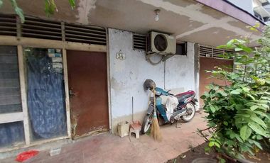 Rumah Bangunan Tua SHM di Pulo Asem, Jakarta Timur