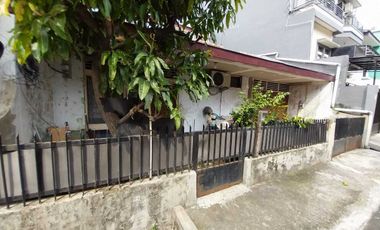 Rumah Bangunan Tua SHM di Pulo Asem, Jakarta Timur