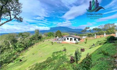 VENDO CASA CON VISTA Y 3000M2 BOQUETE
