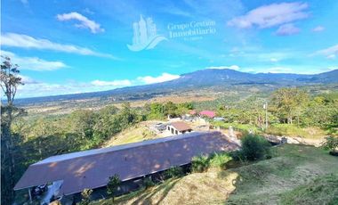 VENDO CASA CON VISTA Y 3000M2 BOQUETE