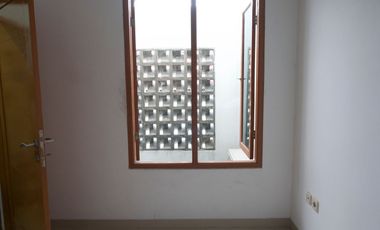 Dijual Rumah Minimalis 2 Lantai – Lokasi Strategis di Tengah Jakarta