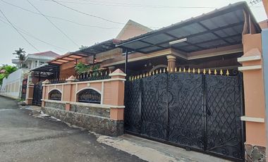 Rumah Bagus Tanah Luas Dekat Pintu Toll di Jatiwaringin Kota Bekasi