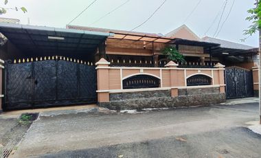 Rumah Bagus Tanah Luas Dekat Pintu Toll di Jatiwaringin Kota Bekasi