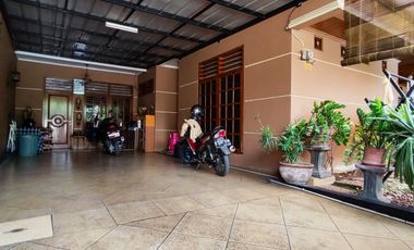 Rumah Bagus Tanah Luas Dekat Pintu Toll di Jatiwaringin Kota Bekasi