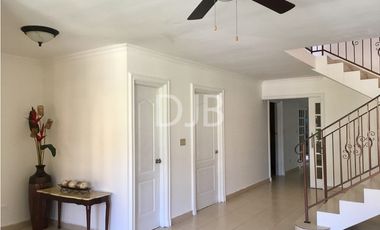 Venta de casa en Altos de Panamá $450.000