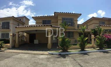 Venta de casa en Altos de Panamá $450.000
