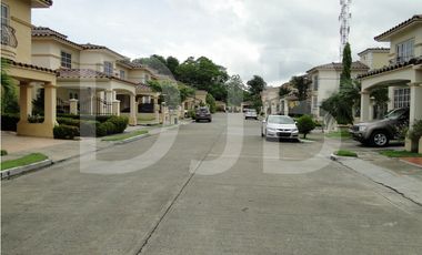 Venta de casa en Altos de Panamá $450.000