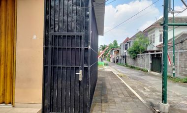 Ruko 2 lantai strategis Jogja Jl.Menteri Supeno Ltanah 142 m² LB 125 m