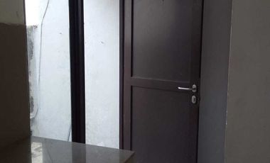 di kontrakan ruah dua lantai di sawangan