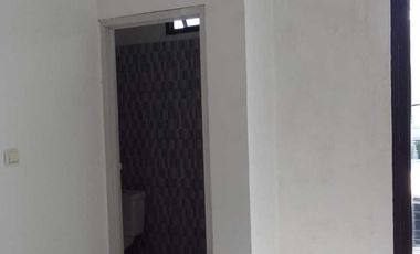 di kontrakan ruah dua lantai di sawangan