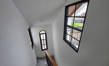 Rumah Klasik Eropa 2 Lantai View Gunung Cicilan 4 Jutaan di Bogor Kota