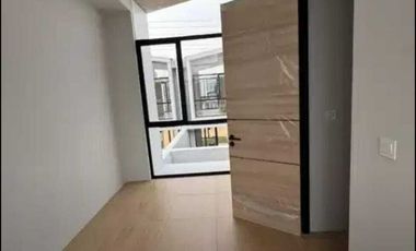 Disewakan rumah 2 lantai Cendana Icon