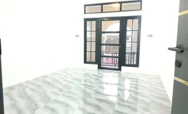 Jual Rumah Lux 3 Lantai Dekat Jalan Hertasning