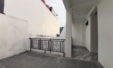 Jual Rumah Lux 3 Lantai Dekat Jalan Hertasning