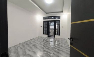 Jual Rumah Lux 3 Lantai Dekat Jalan Hertasning