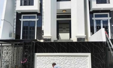 Jual Rumah Lux 3 Lantai Dekat Jalan Hertasning