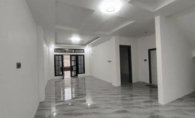 Jual Rumah Lux 3 Lantai Dekat Jalan Hertasning