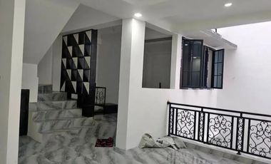 Jual Rumah Lux 3 Lantai Dekat Jalan Hertasning