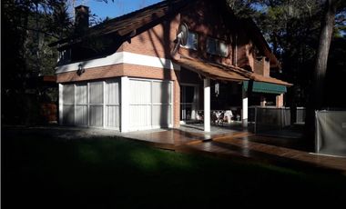 HERMOSA CASA EN CARILO (ACEPTA PERMUTA EN PARTE DE PAGO)