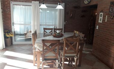 HERMOSA CASA EN CARILO (ACEPTA PERMUTA EN PARTE DE PAGO)