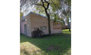 Casita junto al algarrobo! Aires de Colonia!