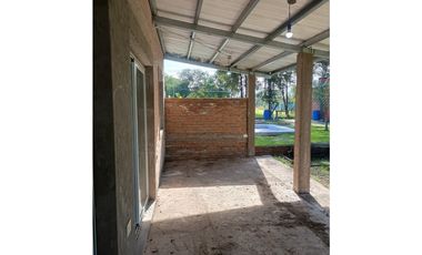 Casita junto al algarrobo! Aires de Colonia!