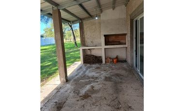 Casita junto al algarrobo! Aires de Colonia!