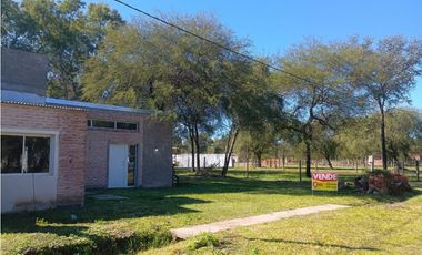 Casita junto al algarrobo! Aires de Colonia!
