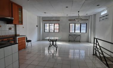 Ruko 4 lantai area perdagangan dan pasar petojo