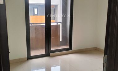 Rumah Baru Lokasi Strategis Di Sumarecon Crown Gading Bekasi