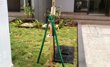 Rumah Baru Lokasi Strategis Di Sumarecon Crown Gading Bekasi