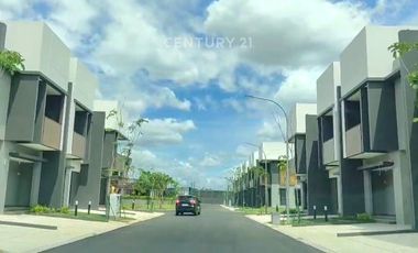 Rumah Baru Lokasi Strategis Di Sumarecon Crown Gading Bekasi