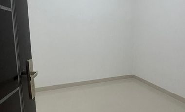 Rumah Brand New Hook 2.5 Lantai Bebas Banjir di Duri Kepa