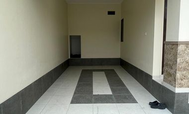 Rumah Brand New Hook 2.5 Lantai Bebas Banjir di Duri Kepa