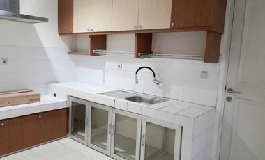 Rumah dengan furnish di Rolling Hills Lippo Karawaci