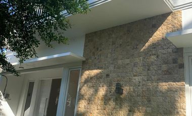 BU TURUN HARGA - Dijual Rumah Jogja 2 Lantai, Dekat Kampus UII Jalan Kaliurang,  ; Halaman Luas 4 mobil parkir