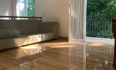 BU TURUN HARGA - Dijual Rumah Jogja 2 Lantai, Dekat Kampus UII Jalan Kaliurang,  ; Halaman Luas 4 mobil parkir