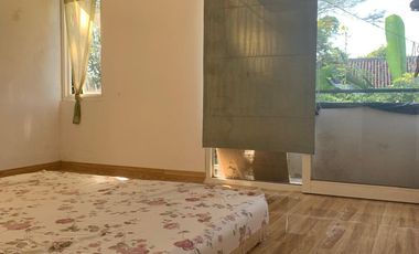 BU TURUN HARGA - Dijual Rumah Jogja 2 Lantai, Dekat Kampus UII Jalan Kaliurang,  ; Halaman Luas 4 mobil parkir