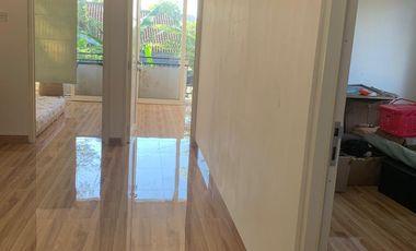 BU TURUN HARGA - Dijual Rumah Jogja 2 Lantai, Dekat Kampus UII Jalan Kaliurang,  ; Halaman Luas 4 mobil parkir