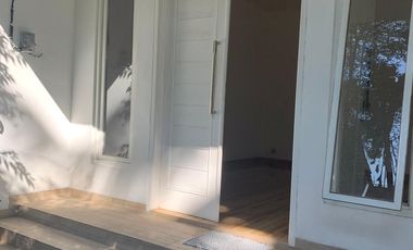 BU TURUN HARGA - Dijual Rumah Jogja 2 Lantai, Dekat Kampus UII Jalan Kaliurang,  ; Halaman Luas 4 mobil parkir