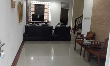 Disewakan Rumah Fullypurnish kamar tidur 4+1 plus ada bathup