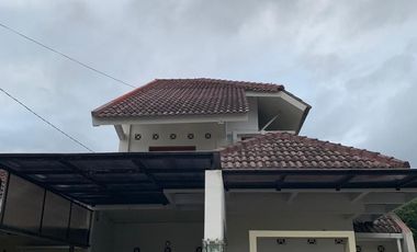 DIJUAL RUMAH 2 LANTAI SIAP HUNI