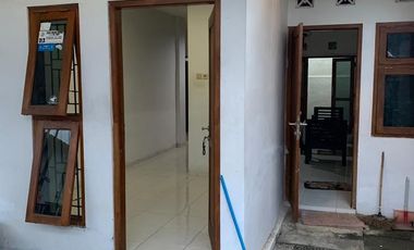 DIJUAL RUMAH 2 LANTAI SIAP HUNI