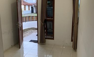 DIJUAL RUMAH 2 LANTAI SIAP HUNI