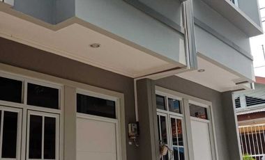 Rumah dijual 2 Lantai Modern di Johar Baru Jakarta pusat lokasi strategis harga terjangkau