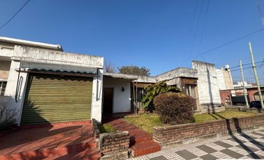 Venta Monte Grande Casa 4 Ambientes Toma Dpto en Parte de Pago y es Apto Credito